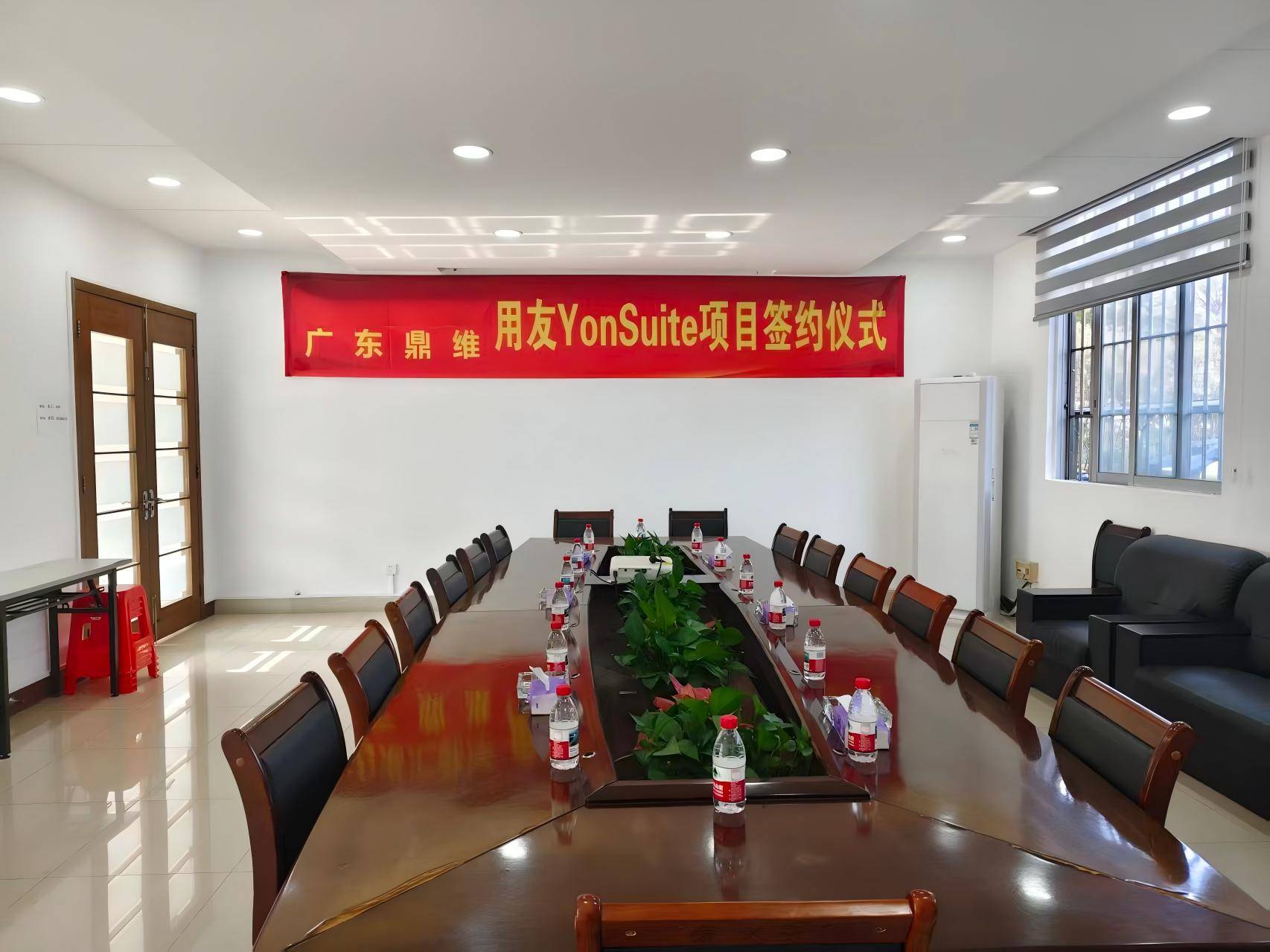 一条横幅背后的用心：当启动会被办成“签约仪式”